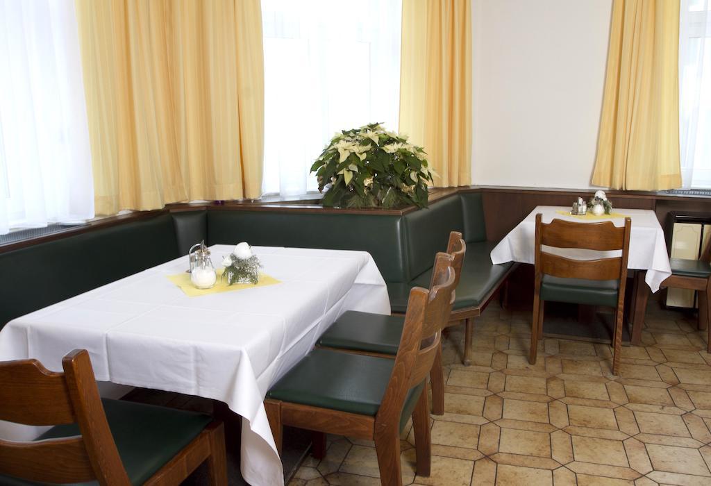 Hotel Zur Sonne Корнойбург Екстер'єр фото